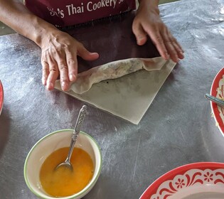 Krabi: Clase nocturna de cocina tailandesa en Ya's Cookery