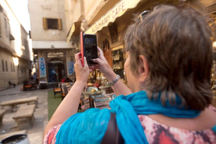 Picture 1 for Activity Cairo: Pyramids, Bazaar & Museum with Female Guide