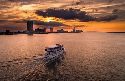 Atlantic City: Sunset Party Cruise with DJ