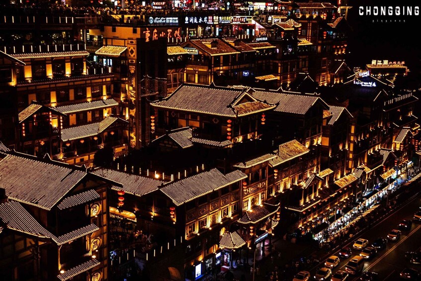 Chongqing: Illuminated Night Tour with Cruise or Hot Pot