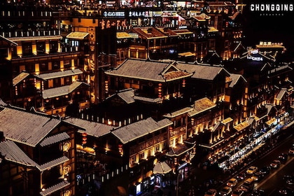 Chongqing: Illuminated Night Tour with Cruise or Hot Pot