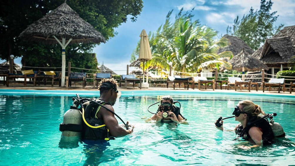 Zanzibar: 2 Day PADI Advanced Open Water Course(+5 OW Dives)