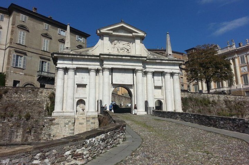 Porta S. Giacomo, an unforgettable access to the Upper Town - Bergamovisit