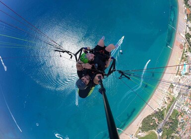 Playa de Becici: vuelo en parapente en tándem en la Riviera de Budva