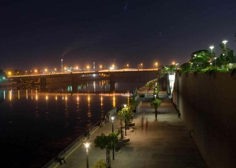 Picture 1 for Activity Ahmedabad Night Walk (2 Hours Guided Walking Tour)