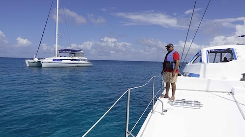 Desde Mahé: recorrido de isla en isla a Praslin y La Digue con almuerzo