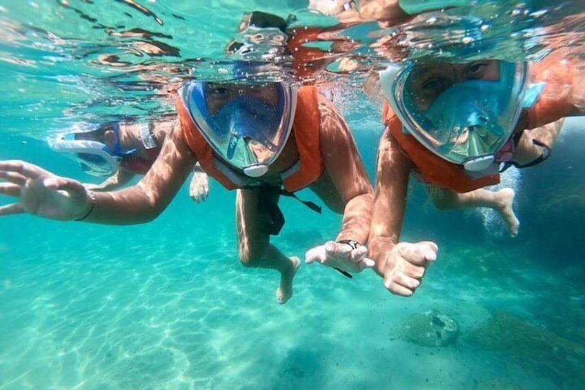 Snorkeling at the blue grotto for children of the summer camp.
NB: I have their own personal equipment.