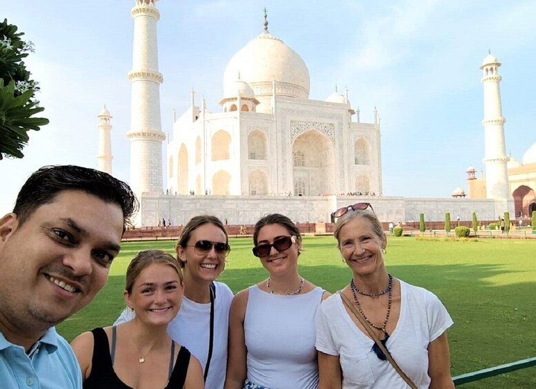 Agra: Taj Mahal, Agra Fort, and Baby Taj Private Tour