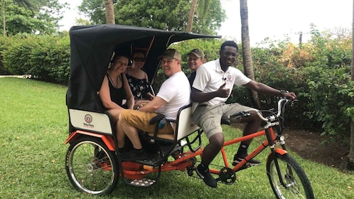 Nassau: City Highlights Private Pedicab Tour