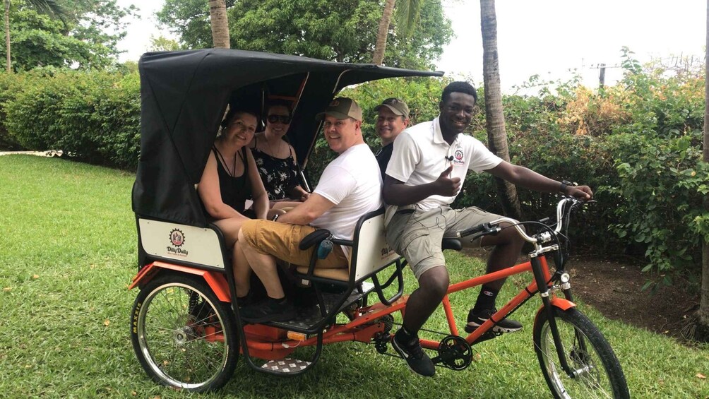 Nassau: City Highlights Private Pedicab Tour