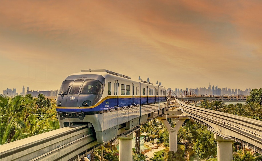 Dubai: Palm Jumeirah Monorail Day Pass with Unlimited Rides