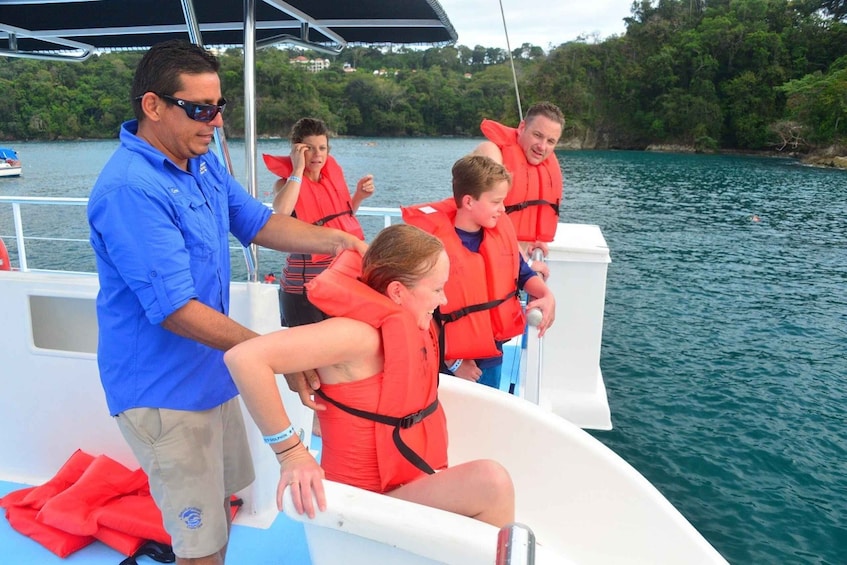 Picture 9 for Activity From Manuel Antonio: Catamaran Adventure including Lunch