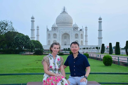 Delhistä: Auringonnousu Taj Mahal, Agran linnoitus ja Baby Taj päiväretki