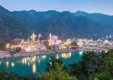 Visite guidée à pied nocturne à Rishikesh - 2 heures