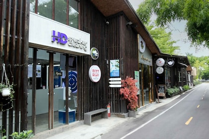 HCMC: Deep cleaning for all types of shoe materials