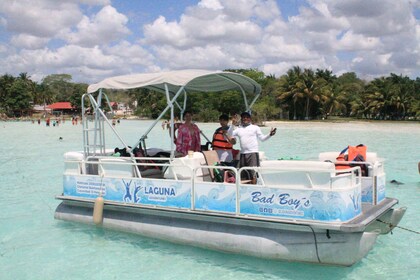 Pontoon tour in Bacalar seven colours lagoon