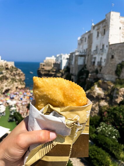 Picture 3 for Activity Polignano a Mare: Street Food Tour with Tastings and Wine