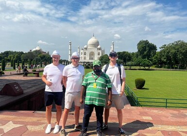 Desde Jaipur: recorrido del mismo día por el Taj Mahal con traslado a Delhi