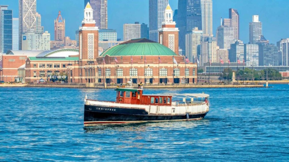 Picture 1 for Activity Chicago River: Historic Small Boat Architecture River Tour