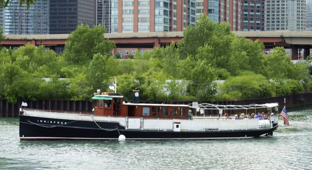 Picture 5 for Activity Chicago River: Historic Small Boat Architecture River Tour