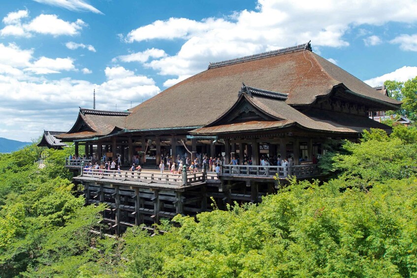 Picture 1 for Activity Kyoto: Fushimi Inari-taisha y Kiyomizu-dera (Spanish Guide)