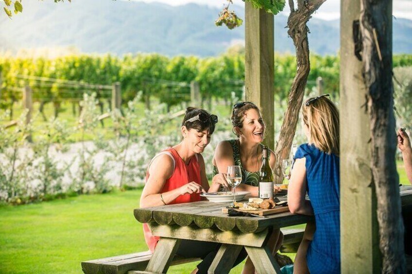 Private winery lunch with friends at one of the leading Marlborough vineyards