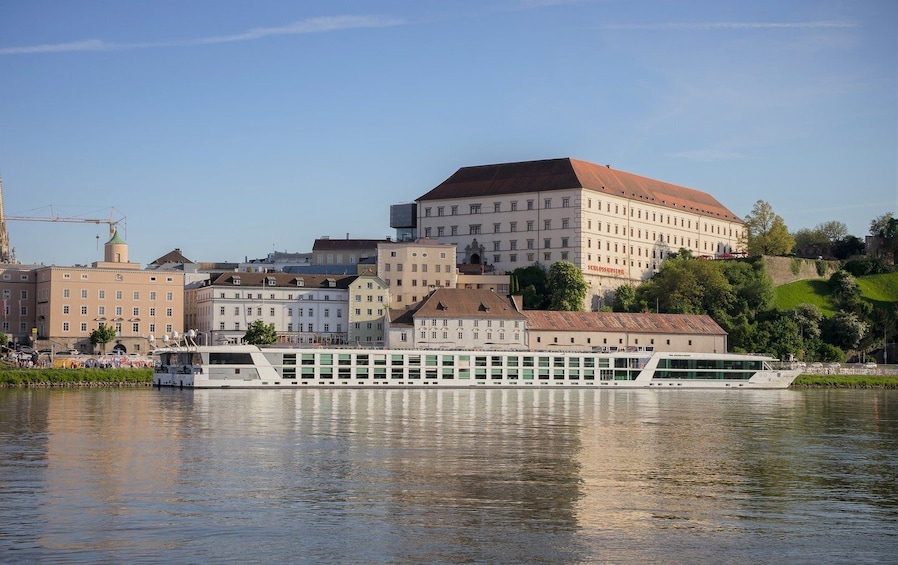 Linz: Private History Tour with a Linzer Cake Tasting