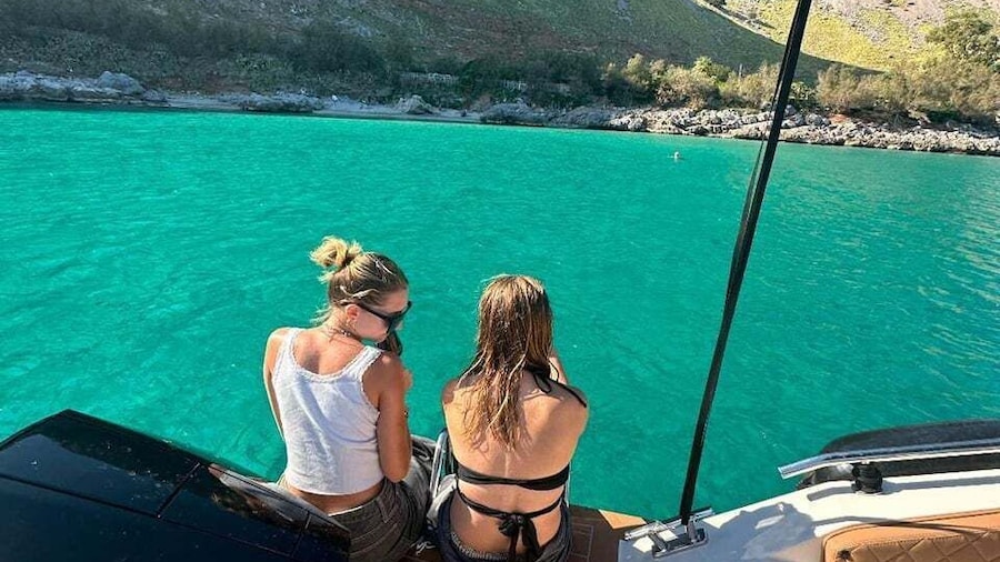Palermo: boat tour with drinks and fresh fruit on board