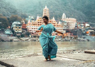 Guided Ashram Walk Tour in Rishikesh with a local