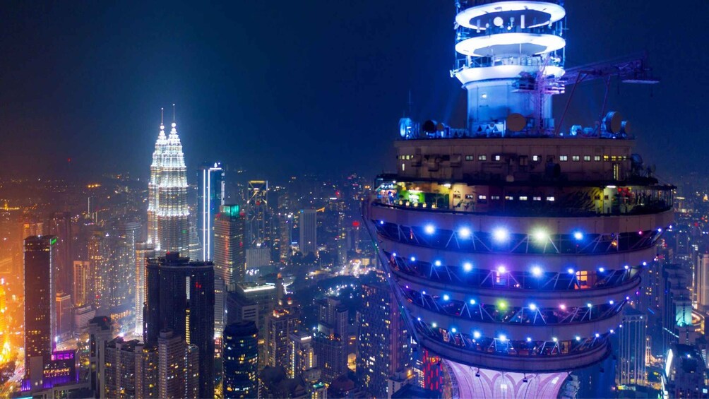 Picture 1 for Activity Kuala Lumpur: Evening Tour with Kuala Lumpur Tower Tickets