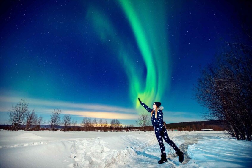 Picture 5 for Activity Rovaniemi: BBQ Picnic Experience under Northern Lights