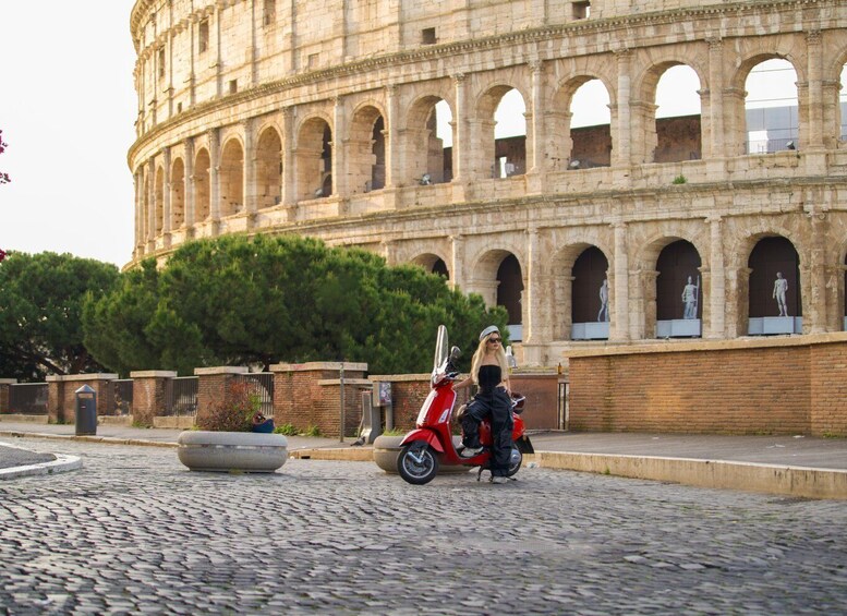 Picture 17 for Activity Private Vespa tour in Rome with Professional photoshoot