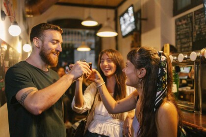 Budapest: Guided Bar Crawl Walking Tour