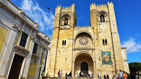 Lisbon: Old Town Tuk-Tuk Tour