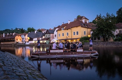 Český Krumlov: Advent Wooden Raft River Cruise