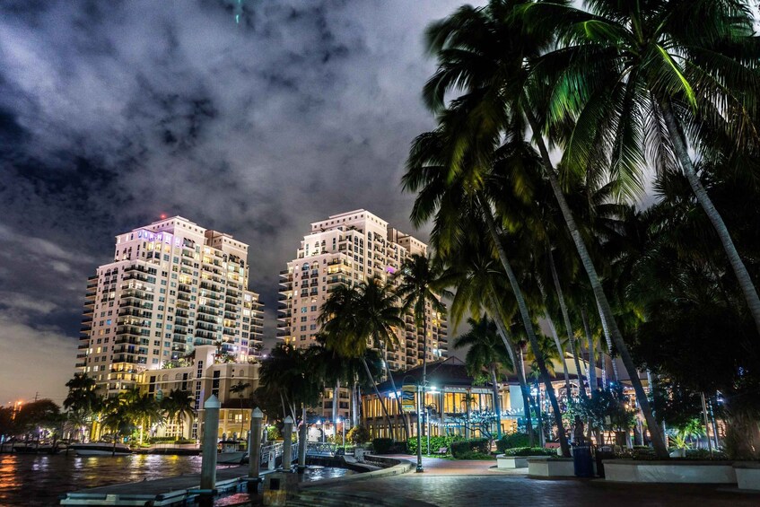Picture 2 for Activity Fort Lauderdale: Ghosts and Ghouls Haunted Walking Tour