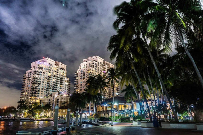 Picture 2 for Activity Fort Lauderdale: Ghosts and Ghouls Haunted Walking Tour