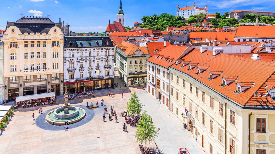 From Vienna: Roundtrip Bus to Bratislava with Walking Tour