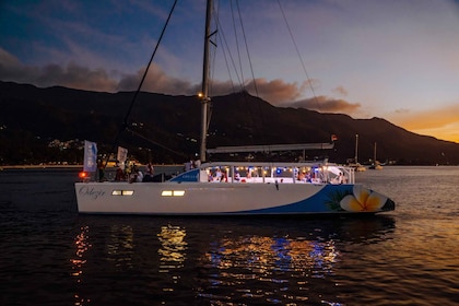 Desde Mahé: crucero al atardecer en Seychelles con traslados al hotel