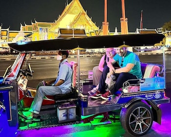 Bangkok: Old Town Food Tasting Tuk Tuk Tour at Night