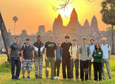 Siem Reap: tour de 2 días por Angkor What con amanecer y atardecer