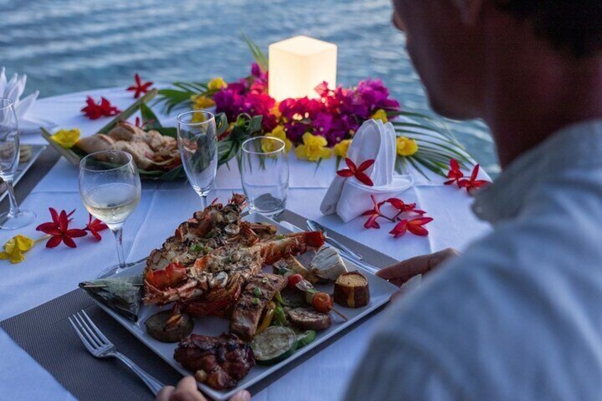 Bora Bora luxury sunset cruise & motu dinner
