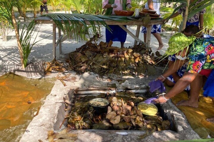 Bora Bora Tahitian oven Lunch