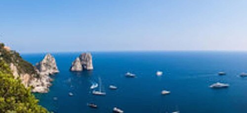 Capri: Excursión privada en barco por la isla