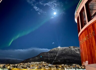 Tromsø: Arctic Light Evening Cruise with Fish Soup