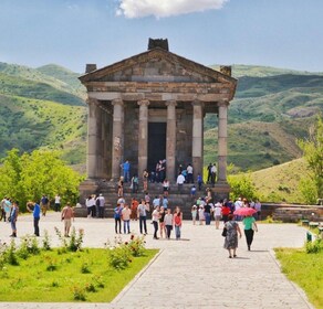 Visita privada al templo de Garni, al monasterio de Geghard y al lago Sevan