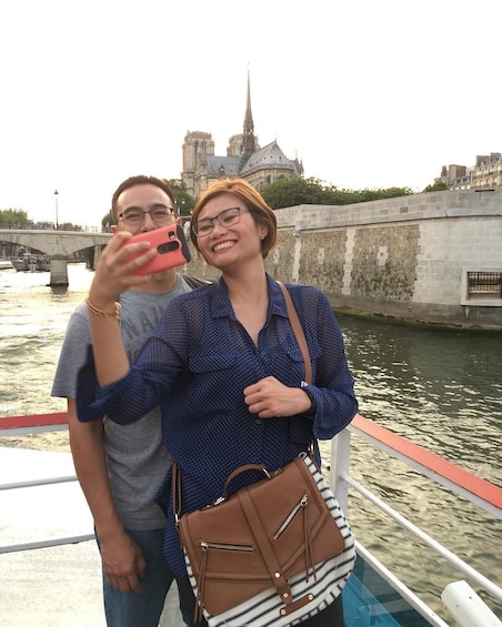 Charger l’élément 5 sur 10. Seine River Cruise Ticket with Audio-Guide