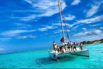 Mauritius: Ile Aux Cerfs Catamaran Cruise with Lunch
