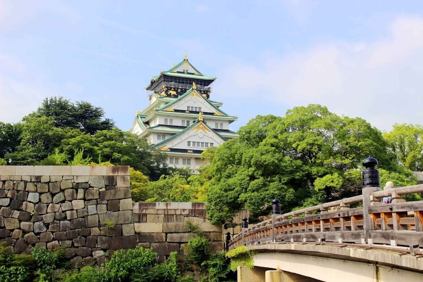 1-Day walking tour in Osaka：Castle, temples and Ukiyoe