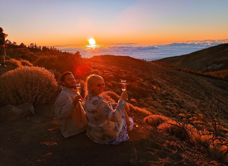 Picture 2 for Activity Tenerife: Teide & Stars + Guachinche lunch + Cava Vip Tour